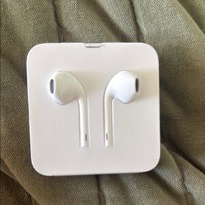 White Wired Earbuds apple bnnu